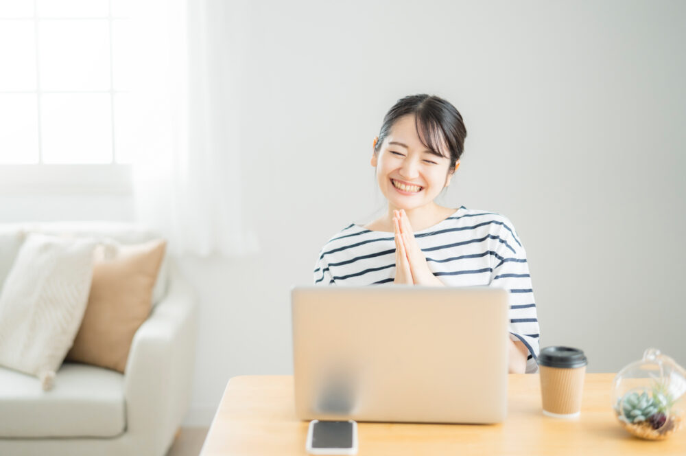 笑顔の女性