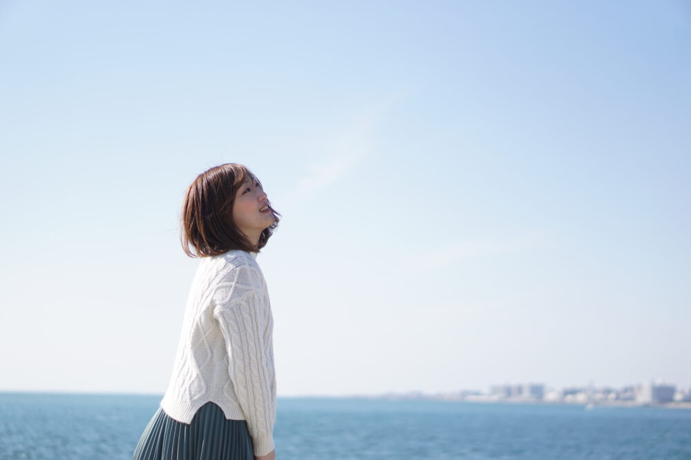 海と女性